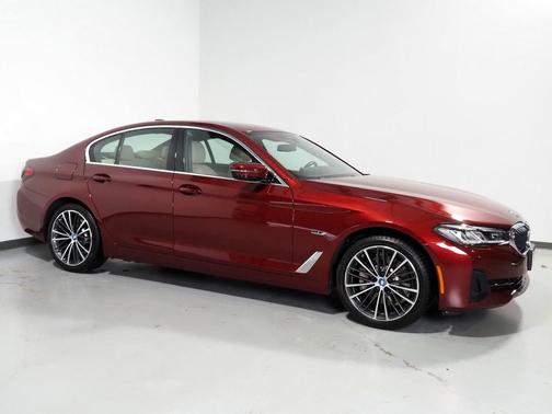 Aventurin Red Metallic 2023 BMW 530e Base