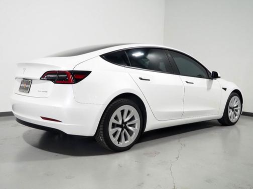 Pearl White Multi-Coat 2022 Tesla Model 3 Long Range