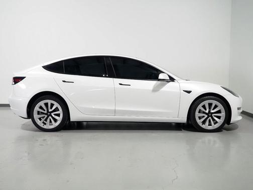 Pearl White Multi-Coat 2022 Tesla Model 3 Long Range