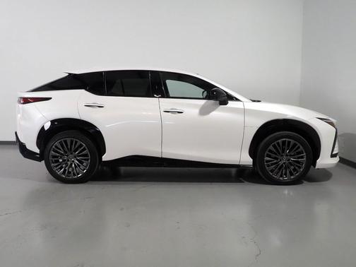 2023 Lexus RZ 450e Luxury