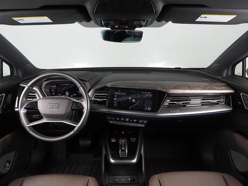 2022 Audi e-tron Premium Plus