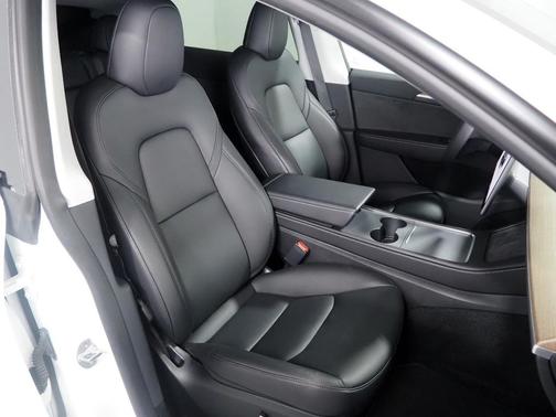 2023 Tesla Model Y *AUTOPILOT, NAVIGATION, SAFETY ALERTS, ADAPTIVE CRUISE, SURROUND VIEW CAMERAS, PANORAMA GLASS ROOF, HEATED SEATS/STEERING WHEEL, WIRELESS CHARGING