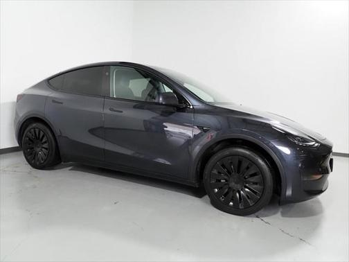 2024 Tesla Model Y *AUTOPILOT, NAVIGATION, SAFETY ALERTS, ADAPTIVE CRUISE, SURROUND VIEW CAMERAS, PANORAMA GLASS ROOF, HEATED SEATS/STEERING WHEEL, WIRELESS CHARGING