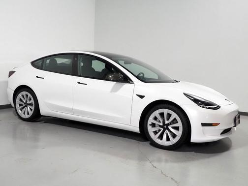 Pearl White Multi-Coat 2021 Tesla Model 3 Standard Range Plus