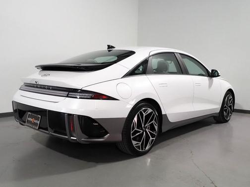 2025 Hyundai IONIQ 6 SEL