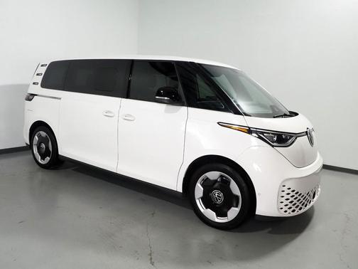 2025 Volkswagen ID. Buzz *NAVIGATION, ADAPTIVE CRUISE, SAFETY ALERTS, BACKUP-CAMERA, COLOR TOUCHSCREEN, CLIMATE/MASSAGE SEATS, HEATED STEERING, POWER LIFTGATE, WIRELESS CHARGING, ANDROID & APPLE