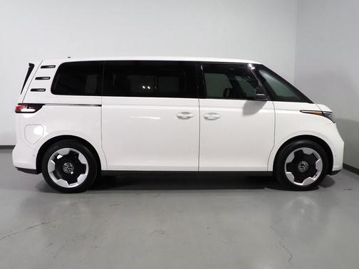 2025 Volkswagen ID. Buzz *NAVIGATION, ADAPTIVE CRUISE, SAFETY ALERTS, BACKUP-CAMERA, COLOR TOUCHSCREEN, CLIMATE/MASSAGE SEATS, HEATED STEERING, POWER LIFTGATE, WIRELESS CHARGING, ANDROID & APPLE