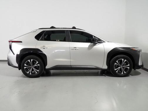 2025 Toyota bZ4X XLE