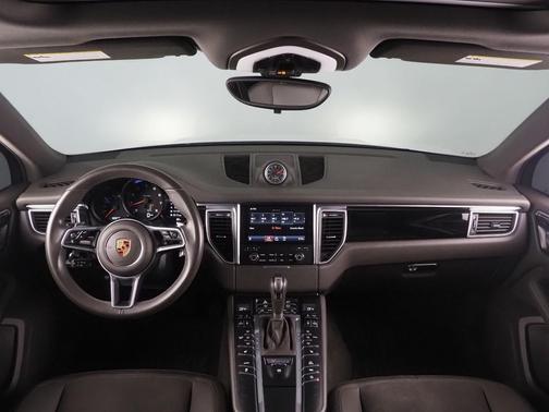 2018 Porsche Macan *PANORAMA MOONROOF, SAFETY ALERTS, BACKUP-CAMERA, COLOR TOUCHSCREEN, HEATED SEATS, KEYLESS ENTRY, POWER LIFTGATE, 18 INCH ALLOYS, BLUETOOTH PHONE & AUDIO