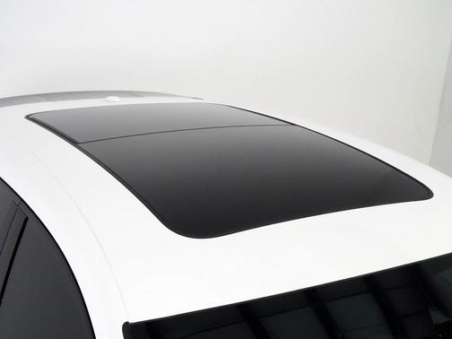 2018 Porsche Macan *PANORAMA MOONROOF, SAFETY ALERTS, BACKUP-CAMERA, COLOR TOUCHSCREEN, HEATED SEATS, KEYLESS ENTRY, POWER LIFTGATE, 18 INCH ALLOYS, BLUETOOTH PHONE & AUDIO