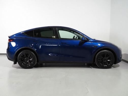 2023 Tesla Model Y *AUTOPILOT, NAVIGATION, SAFETY ALERTS, ADAPTIVE CRUISE, SURROUND VIEW CAMERAS, PANORAMA GLASS ROOF, HEATED SEATS/STEERING WHEEL, WIRELESS CHARGING