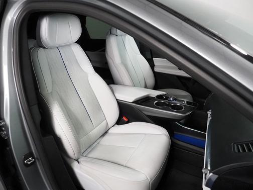 2024 Cadillac LYRIQ V