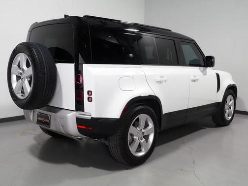 Fuji White 2024 Land Rover Defender 110 P300