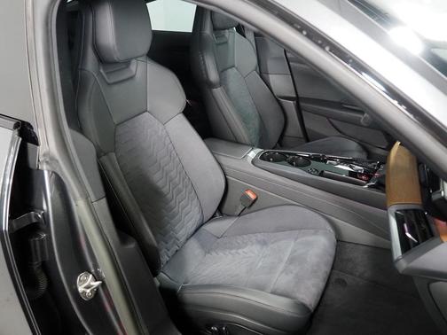 2023 Audi e-tron GT Premium Plus quattro