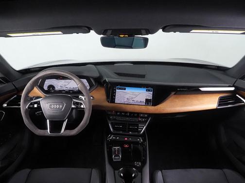 2023 Audi e-tron GT Premium Plus quattro