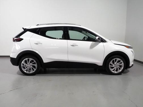Summit White 2023 Chevrolet Bolt EUV FWD LT