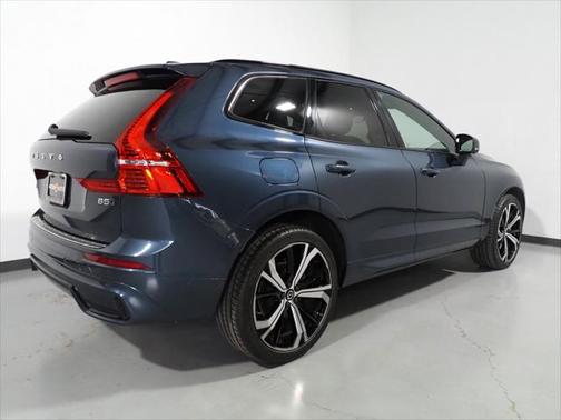 2022 Volvo XC60 B5 R-Design