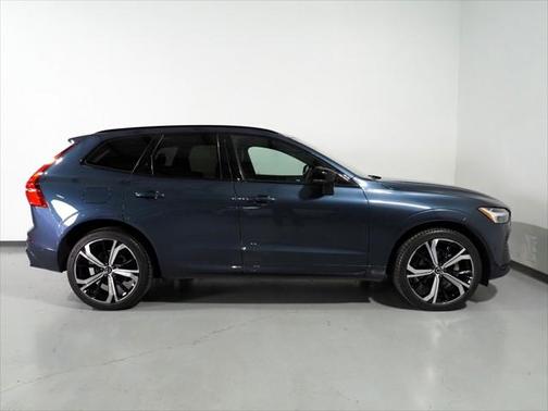 2022 Volvo XC60 B5 R-Design
