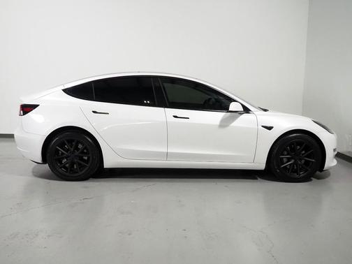 Pearl White Multi-Coat 2023 Tesla Model 3 Standard Range