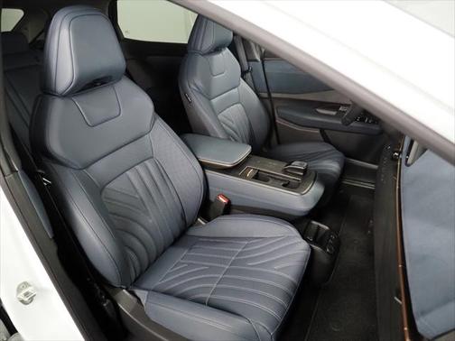 2025 Nissan ARIYA PLATINUM+
