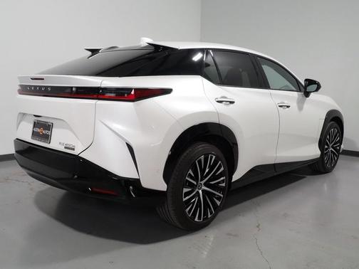 Eminent White Pearl 2023 Lexus RZ 450e Luxury