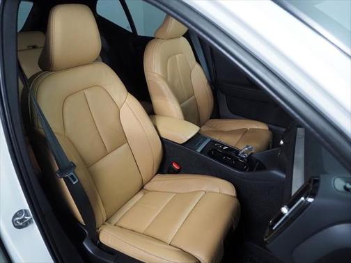 2022 Volvo XC40 T5 Inscription