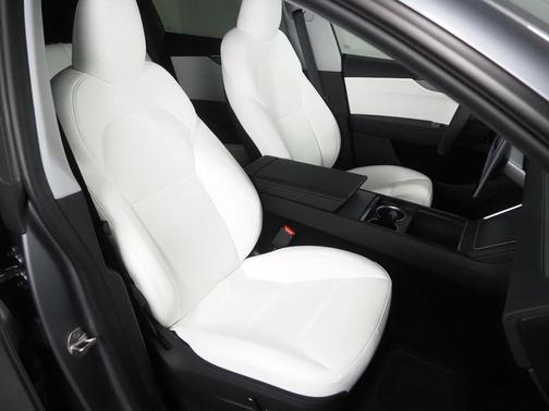 Quicksilver 2026 Tesla Model Y Premium Rear-Wheel Drive