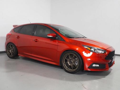 2018 Ford Focus ST 