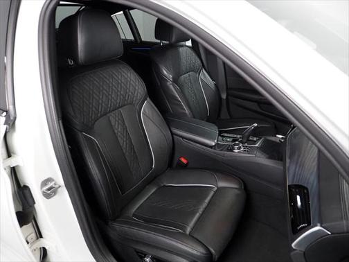 2022 BMW 530e Base