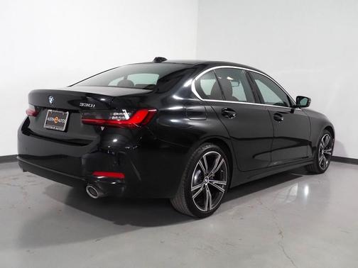 2024 BMW 330 *DRIVING ASSIST PKG, NAVIGATION, SAFETY ALERTS, CURVED DISPLAY, BACKUP-CAMERA, COLOR TOUCHSCREEN, MOONROOF, HEATED SEATS, COMFORT ACCESS, 19 INCH WHEELS, WIRELESS CHARGING, ANDROID & APPLE