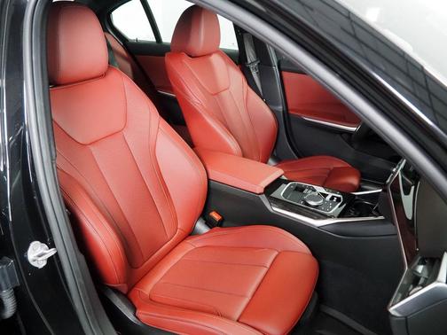 2024 BMW 330 *DRIVING ASSIST PKG, NAVIGATION, SAFETY ALERTS, CURVED DISPLAY, BACKUP-CAMERA, COLOR TOUCHSCREEN, MOONROOF, HEATED SEATS, COMFORT ACCESS, 19 INCH WHEELS, WIRELESS CHARGING, ANDROID & APPLE