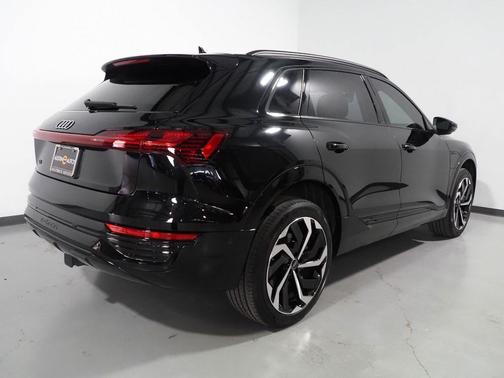 2024 Audi Q8 e-tron Premium Plus