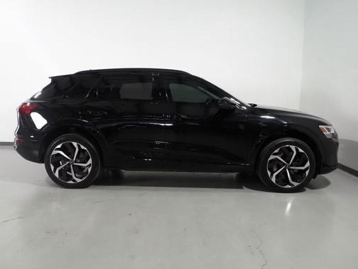 2024 Audi Q8 e-tron Premium Plus