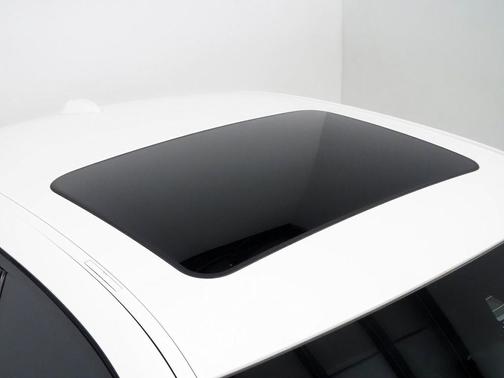 2023 BMW 330e *HEADS-UP DISPLAY, NAVIGATION, CURVED DISPLAY, SAFETY ALERTS, BACKUP-CAMERA, MOONROOF, HEATED SEATS/STEERING, COMFORT ACCESS, HARMAN/KARDON, ANDROID & APPLE