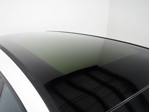 Mineral White Metallic 2024 BMW iX xDrive50