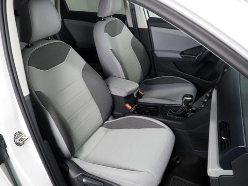 Pure White 2024 Volkswagen Taos 1.5T SE