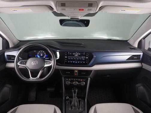 Pure White 2024 Volkswagen Taos 1.5T SE