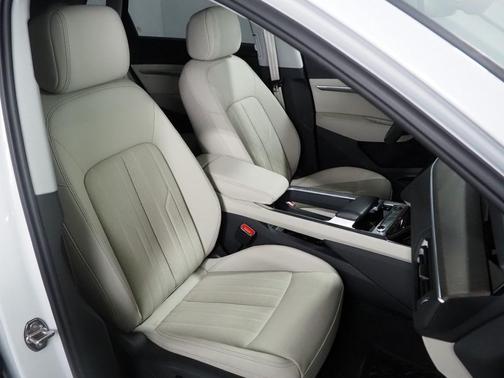 2024 Audi Q8 e-tron Premium Plus