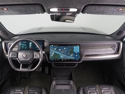 2024 Rivian R1S *DUAL MOTOR, STANDARD PLUS PACK, NAVIGATION, SAFETY ALERTS, ADAPTIVE CRUISE, 360 CAMERAS, PANO GLASS ROOF, LEATHER, CLIMATE SEATS, HEATED STEERING, 22 INCH WHEELS, MERIDIAN AUDIO, WIRELESS CHARGING