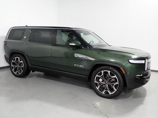 2024 Rivian R1S *DUAL MOTOR, STANDARD PLUS PACK, NAVIGATION, SAFETY ALERTS, ADAPTIVE CRUISE, 360 CAMERAS, PANO GLASS ROOF, LEATHER, CLIMATE SEATS, HEATED STEERING, 22 INCH WHEELS, MERIDIAN AUDIO, WIRELESS CHARGING