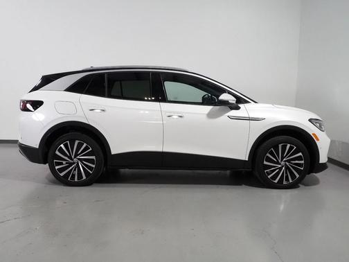 2023 Volkswagen ID.4 *PANORAMA GLASS ROOF, NAVIGATION, ADAPTIVE CRUISE, DIGITAL COCKPIT, SAFETY ALERTS, 360 VIEW CAMERAS, HEATED SEATS/STEERING, POWER LIFTGATE, WIRELESS CHARGING, ANDROID & APPLE