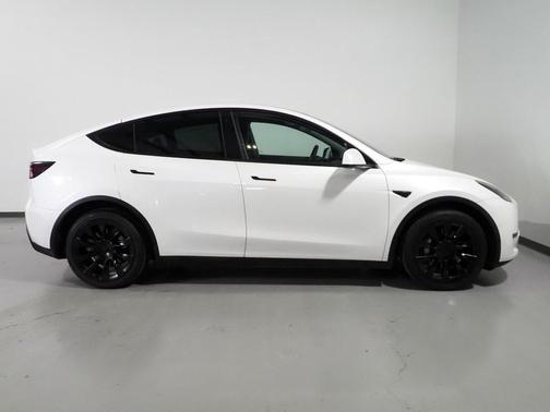 2022 Tesla Model Y Long Range Dual Motor All-Wheel Drive