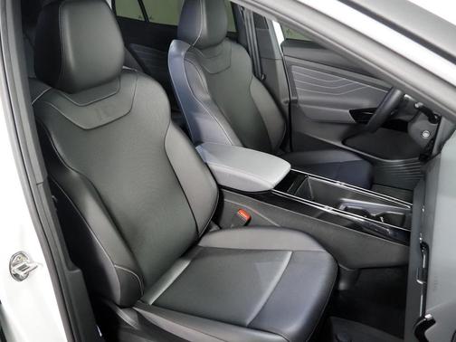 2023 Volkswagen ID.4 *PANORAMA GLASS ROOF, NAVIGATION, DIGITAL COCKPIT, ADAPTIVE CRUISE, SAFETY ALERTS, BACKUP-CAMERA, HEATED SEATS/STEERING, POWER LIFTGATE, WIRELESS CHARGING, ANDROID & APPLE