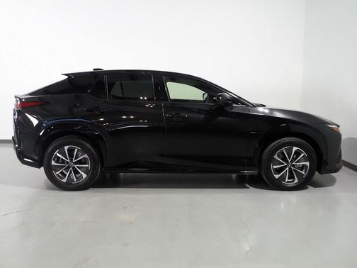 2023 Lexus RZ 450e *HEADS-UP DISPLAY, NAVIGATION, ADAPTIVE CRUISE, SAFETY ALERTS, 360 VIEW CAMERAS, 14 INCH DISPLAY, PANORAMA GLASS ROOF, CLIMATE SEATS, HEATED STEERING, ADVANCE PARK, WIRELESS CHARGING, ANDROID & APPLE