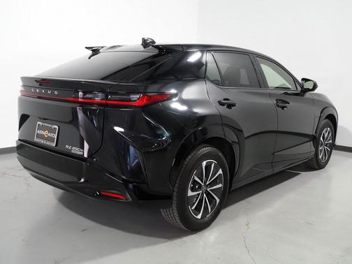 2023 Lexus RZ 450e *HEADS-UP DISPLAY, NAVIGATION, ADAPTIVE CRUISE, SAFETY ALERTS, 360 VIEW CAMERAS, 14 INCH DISPLAY, PANORAMA GLASS ROOF, CLIMATE SEATS, HEATED STEERING, ADVANCE PARK, WIRELESS CHARGING, ANDROID & APPLE