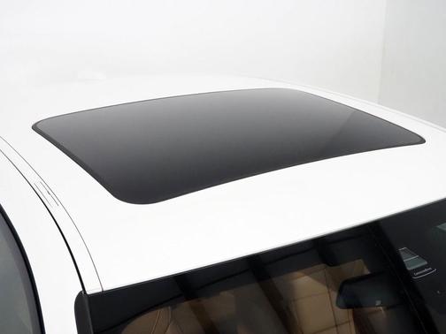 2023 BMW 330 *M SPORT, HEADS-UP DISPLAY, NAVIGATION, CURVED DISPLAY, SAFETY ALERTS, BACKUP-CAMERA, MOONROOF, HEATED SEATS/STEERING, 19 INCH WHEELS, WIRELESS CHARGING, ANDROID & APPLE