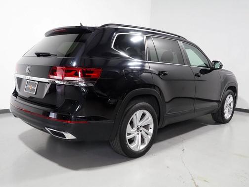 Deep Black Pearl 2022 Volkswagen Atlas 3.6L SE w/Technology