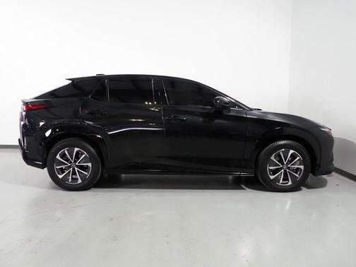 2023 Lexus RZ 450e *HEADS-UP DISPLAY, NAVIGATION, ADAPTIVE CRUISE, SAFETY ALERTS, 360 VIEW CAMERAS, 14 INCH DISPLAY, PANORAMA GLASS ROOF, CLIMATE SEATS, HEATED STEERING, ADVANCE PARK, WIRELESS CHARGING, ANDROID & APPLE