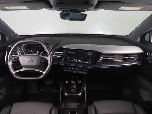 2022 Audi e-tron Premium Plus