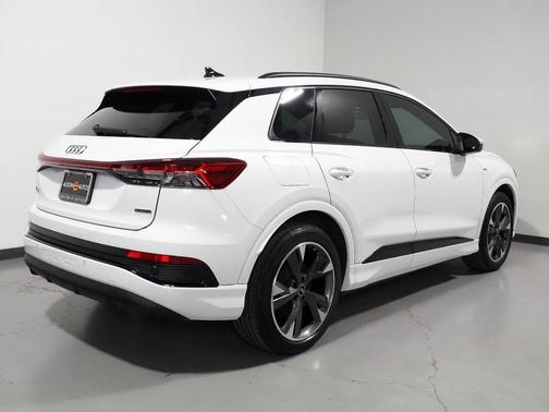 Glacier White Metallic 2024 Audi Q4 e-tron Premium 55 quattro